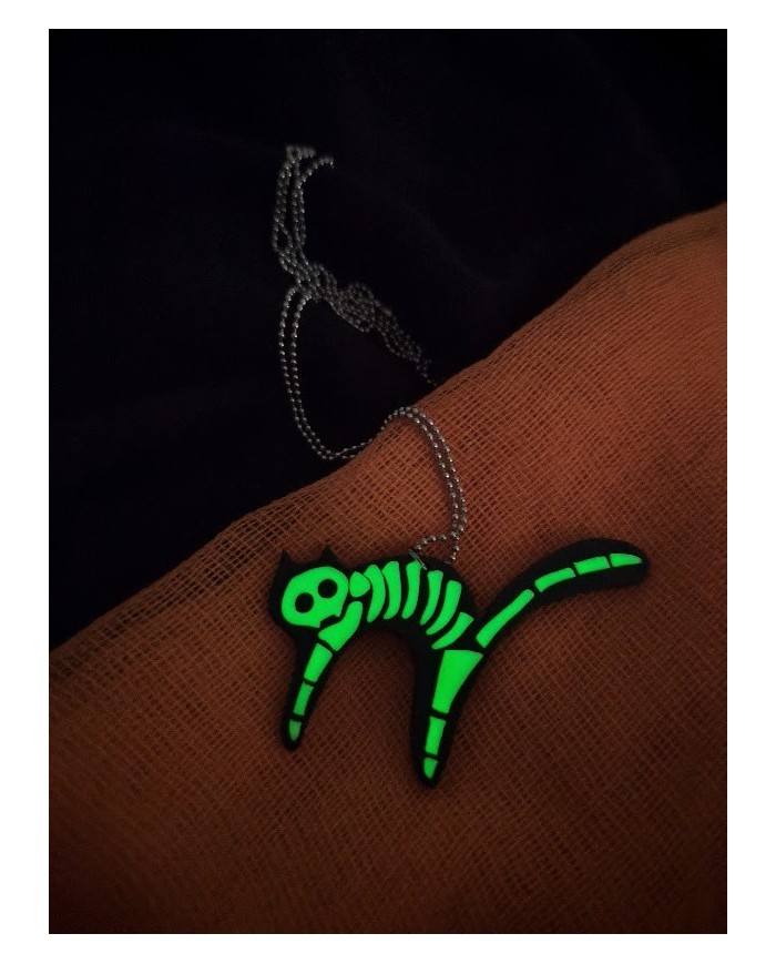 Κολιέ glow in the dark γάτα σκελετός